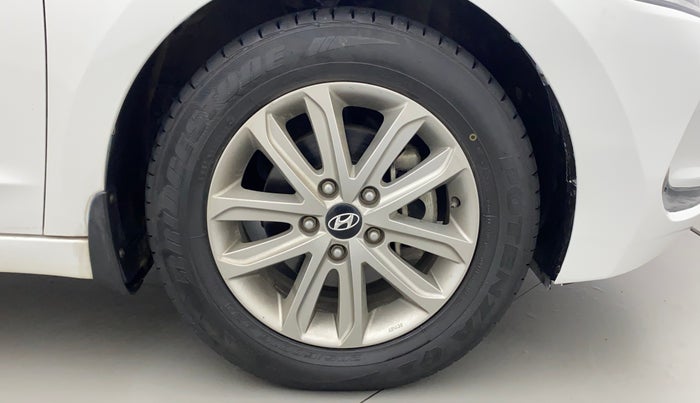 2017 Hyundai New Elantra 2.0 SX MT PETROL, Petrol, Manual, 92,776 km, Right Front Wheel