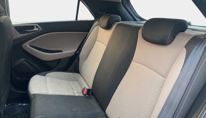 2016 Hyundai Elite i20 ASTA 1.2, Petrol, Manual, 79,964 km, Right Side Rear Door Cabin