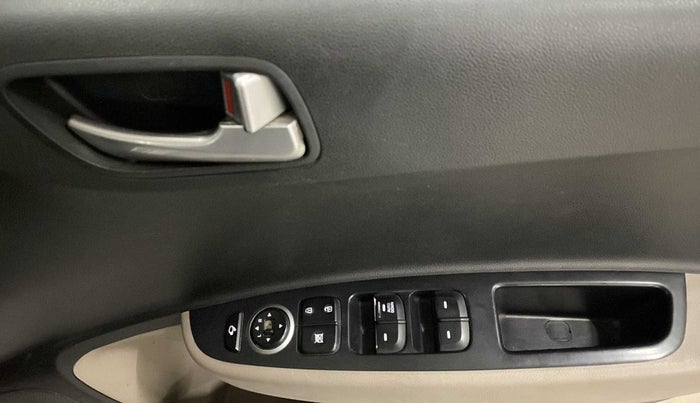 2016 Hyundai Grand i10 ASTA 1.2 KAPPA VTVT, CNG, Manual, 1,11,755 km, Driver Side Door Panels Control