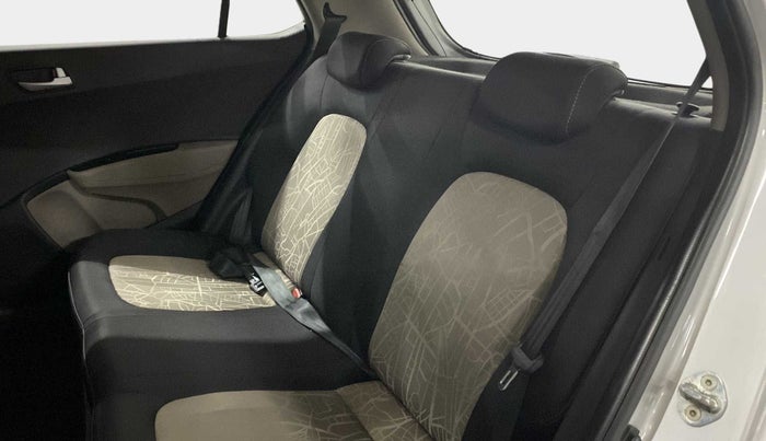2016 Hyundai Grand i10 ASTA 1.2 KAPPA VTVT, CNG, Manual, 1,11,755 km, Right Side Rear Door Cabin