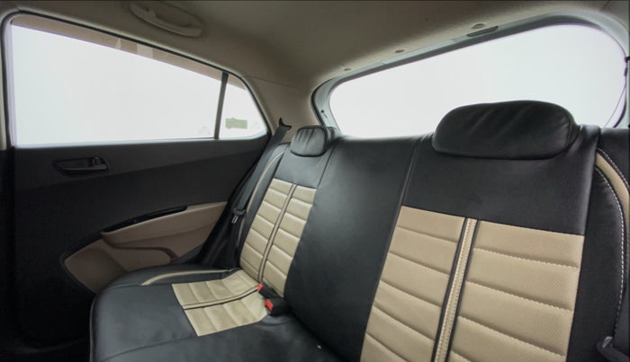 2017 Hyundai Grand i10 MAGNA 1.2 VTVT, Petrol, Manual, 22,748 km, Right Side Rear Door Cabin