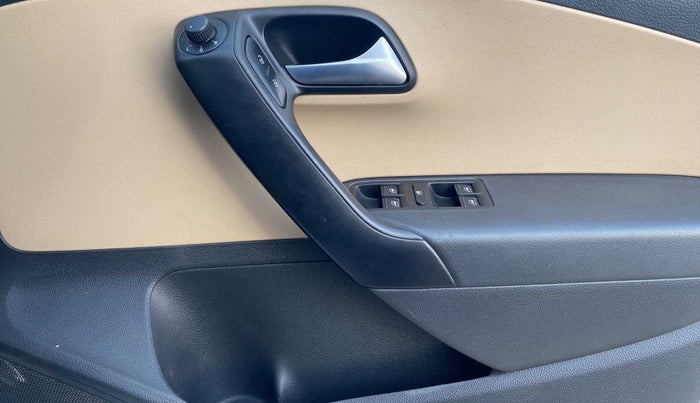 2017 Volkswagen Ameo HIGHLINE1.2L PLUS 16 ALLOY, Petrol, Manual, 85,460 km, Driver Side Door Panels Control