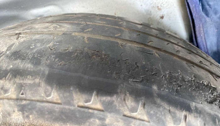 2018 Hyundai Verna 1.6 VTVT SX O, Petrol, Manual, 62,011 km, Left front tyre - Minor crack