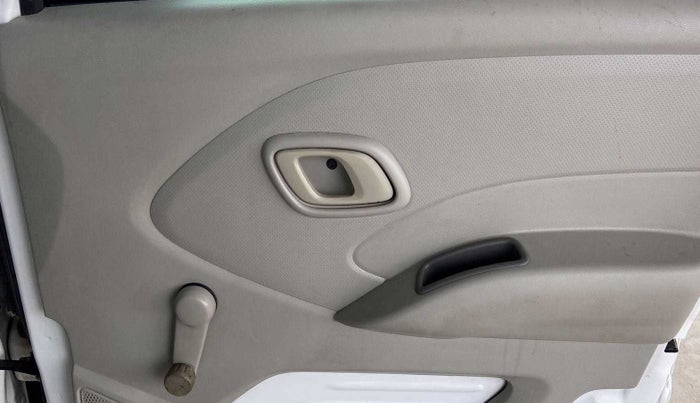 2016 Datsun Redi Go T, Petrol, Manual, 81,400 km, Driver Side Door Panels Control