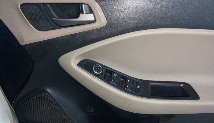 2017 Hyundai Elite i20 MAGNA 1.2, Petrol, Manual, 58,307 km, Driver Side Door Panels Control
