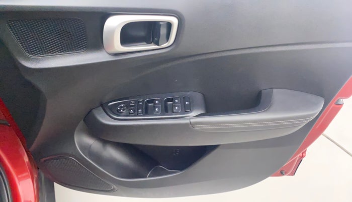 2022 Hyundai VENUE SX 1.0 (O) TURBO IMT, Petrol, Manual, 17,777 km, Driver Side Door Panels Control