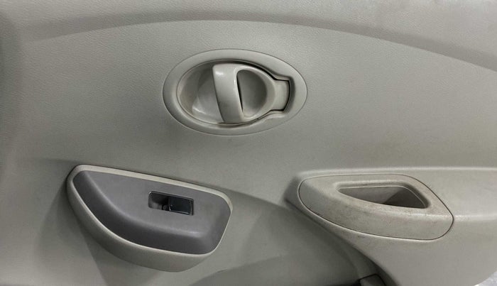 2016 Datsun Go T, Petrol, Manual, 69,877 km, Driver Side Door Panels Control
