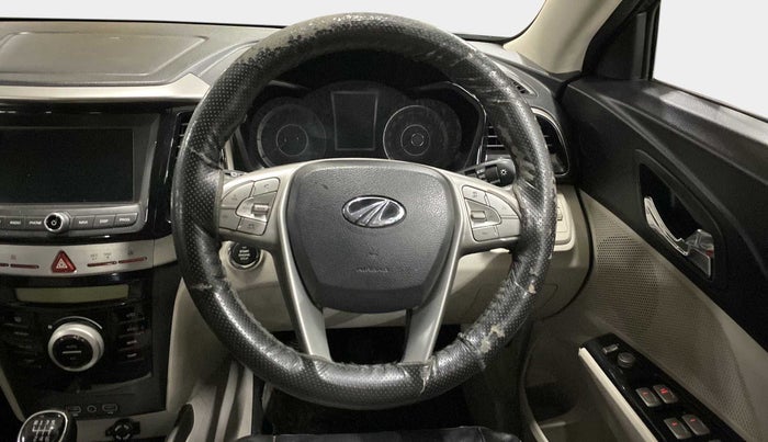 2021 Mahindra XUV300 W8 1.2 PETROL, Petrol, Manual, 50,005 km, Steering Wheel Close Up