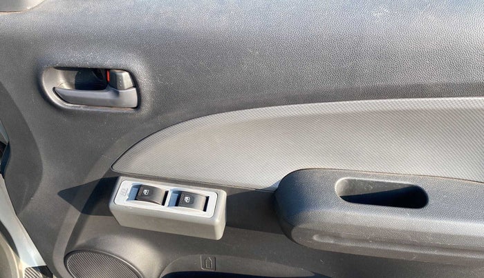 2016 Maruti Ritz LXI, Petrol, Manual, 27,082 km, Driver Side Door Panels Control