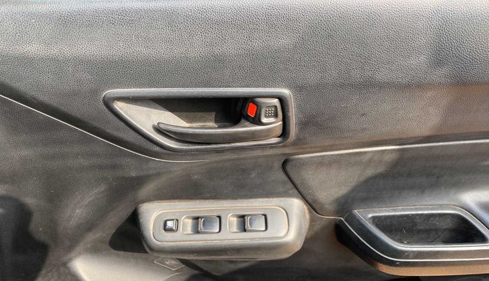 2018 Maruti Swift LXI, Petrol, Manual, 52,408 km, Driver Side Door Panels Control