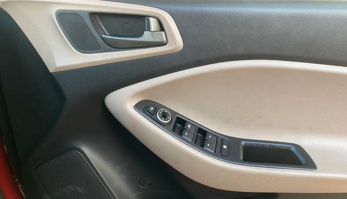 2015 Hyundai Elite i20 SPORTZ 1.4 (O) CRDI, Diesel, Manual, 91,454 km, Driver Side Door Panels Control