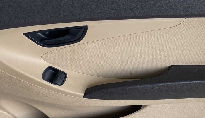 2014 Hyundai Eon ERA +, Petrol, Manual, 1,09,222 km, Driver Side Door Panels Control