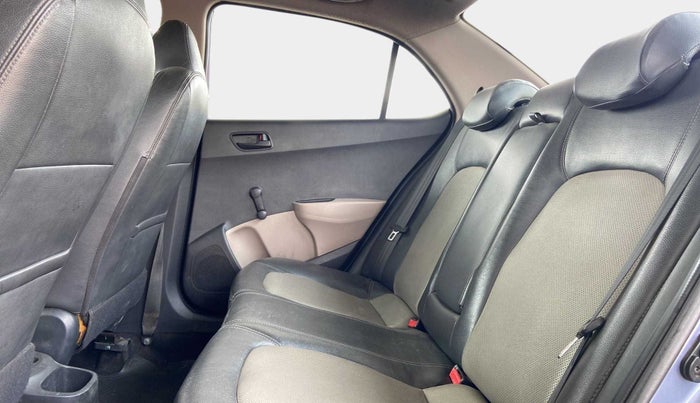 2015 Hyundai Xcent BASE 1.2, Petrol, Manual, 1,11,592 km, Right Side Rear Door Cabin