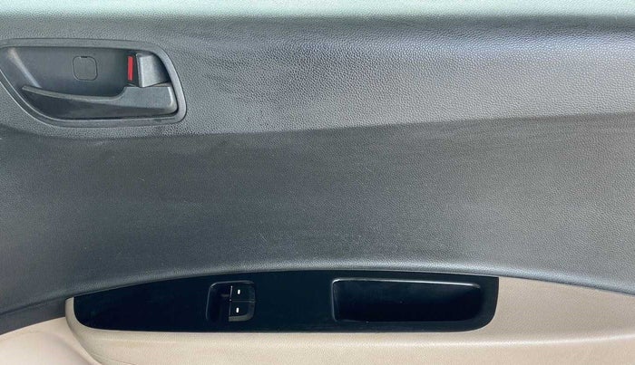 2015 Hyundai Xcent BASE 1.2, Petrol, Manual, 1,11,592 km, Driver Side Door Panels Control