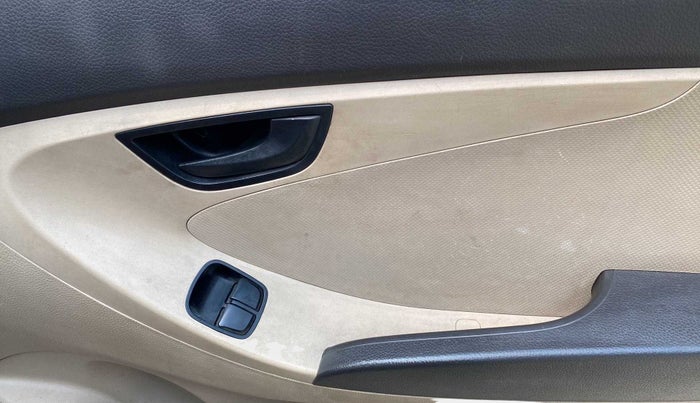 2012 Hyundai Eon ERA +, Petrol, Manual, 77,383 km, Driver Side Door Panels Control