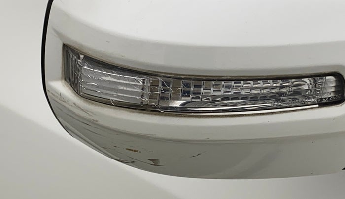 2013 Maruti Ertiga ZXI, Petrol, Manual, 1,11,621 km, Right rear-view mirror - Indicator light has minor damage