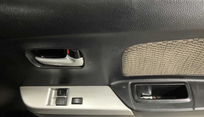 2014 Maruti Wagon R 1.0 LXI, Petrol, Manual, 1,02,835 km, Driver Side Door Panels Control