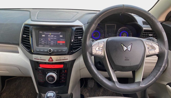 2022 Mahindra XUV300 W8 1.2 PETROL, Petrol, Manual, 14,732 km, Steering Wheel Close Up