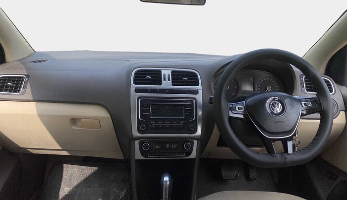 2015 Volkswagen Vento HIGHLINE PLUS 1.5 AT 16 ALLOY, Diesel, Automatic, 1,11,853 km, Dashboard