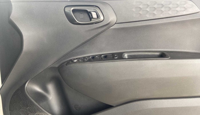 2022 Hyundai GRAND I10 NIOS SPORTZ 1.0 TURBO GDI, Petrol, Manual, 16,382 km, Driver Side Door Panels Control