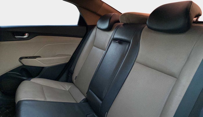 2017 Hyundai Verna 1.6 SX (O) CRDI MT, Diesel, Manual, 1,08,987 km, Right Side Rear Door Cabin