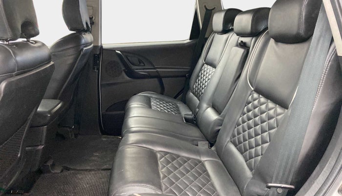 2019 Mahindra XUV500 W5, Diesel, Manual, 54,955 km, Right Side Rear Door Cabin