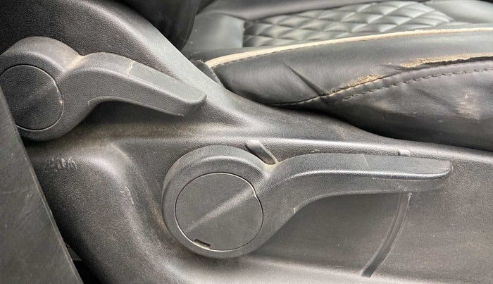 2019 Mahindra XUV500 W5, Diesel, Manual, 54,955 km, Driver Side Adjustment Panel