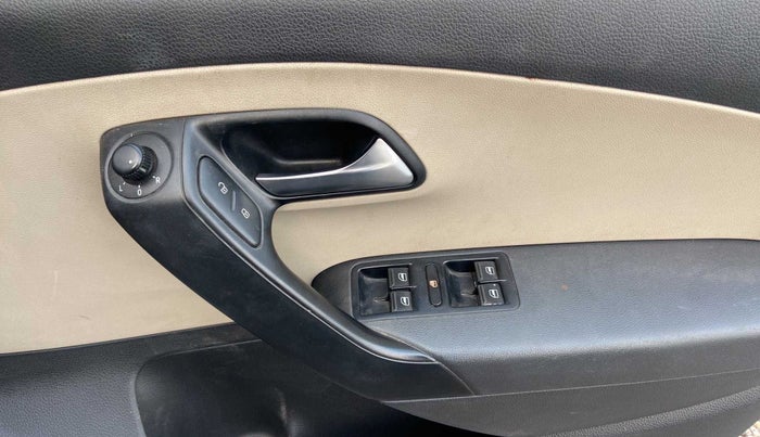 2014 Volkswagen Polo COMFORTLINE 1.2L, Petrol, Manual, 94,993 km, Driver Side Door Panels Control