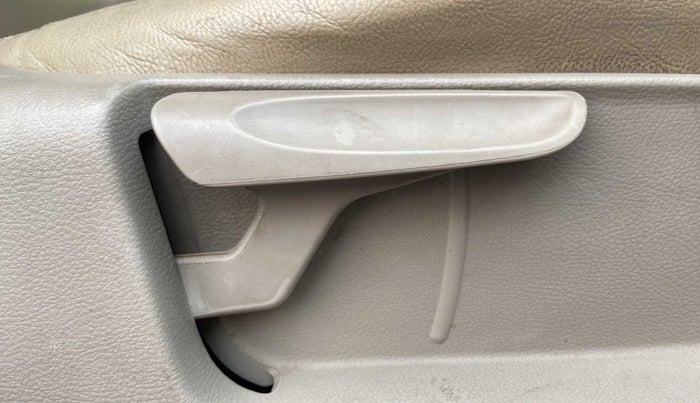 2014 Volkswagen Polo COMFORTLINE 1.2L, Petrol, Manual, 94,993 km, Driver Side Adjustment Panel