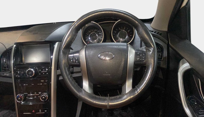 2020 Mahindra XUV500 W7, Diesel, Manual, 71,290 km, Steering Wheel Close Up