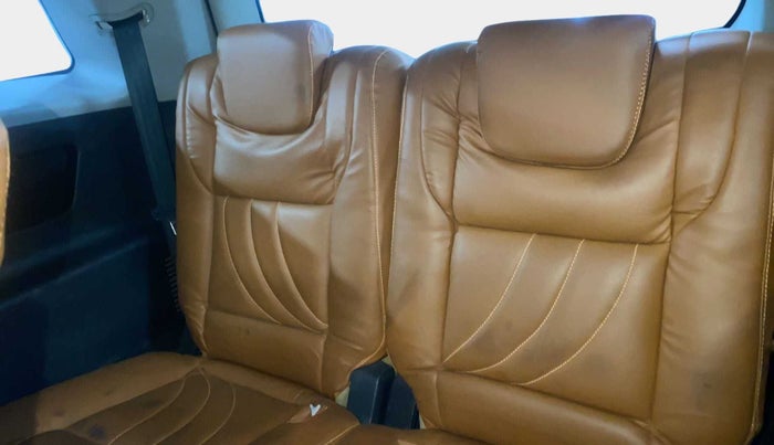 2020 Mahindra XUV500 W7, Diesel, Manual, 71,290 km, Third Seat Row ( optional )