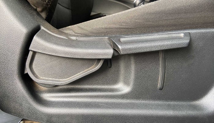 2019 Hyundai VENUE SX 1.0 TURBO, Petrol, Manual, 58,367 km, Driver Side Adjustment Panel
