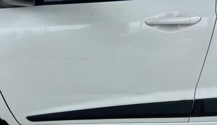 2015 Hyundai Xcent S (O) 1.2, Petrol, Manual, 73,467 km, Front passenger door - Slightly dented