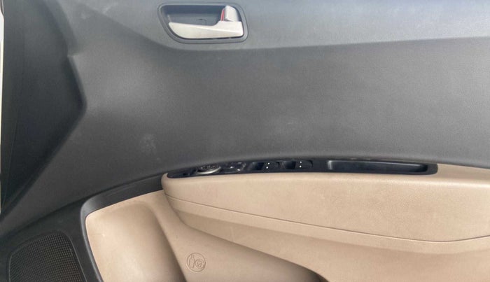 2015 Hyundai Xcent S (O) 1.2, Petrol, Manual, 73,467 km, Driver Side Door Panels Control