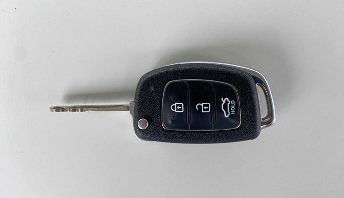 2015 Hyundai Xcent S (O) 1.2, Petrol, Manual, 73,467 km, Key Close Up