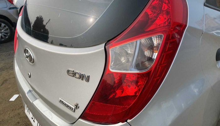 2012 Hyundai Eon MAGNA +, Petrol, Manual, 69,225 km, Right tail light - Minor damage