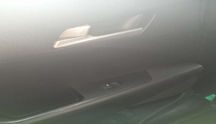 2018 Hyundai Creta SX 1.6 PETROL, Petrol, Manual, 1,20,545 km, Left rear window switch / handle - Minor damage