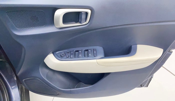 2019 Hyundai VENUE SX 1.0 TURBO DUAL TONE, Petrol, Manual, 75,636 km, Driver Side Door Panels Control