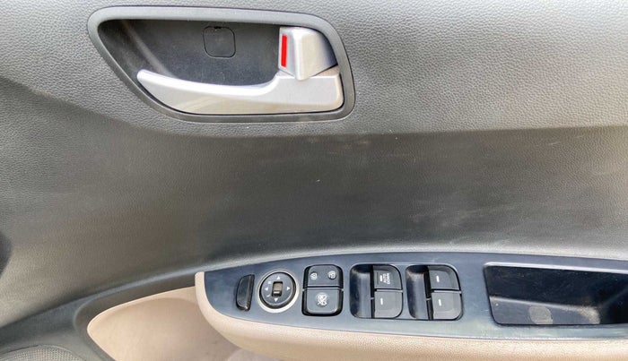 2017 Hyundai Grand i10 SPORTZ (O) 1.2 KAPPA VTVT, Petrol, Manual, 25,960 km, Driver Side Door Panels Control