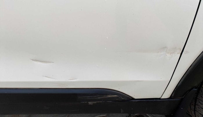 2019 Mahindra XUV300 W8 (O) 1.5 DIESEL, Diesel, Manual, 56,293 km, Driver-side door - Slightly dented