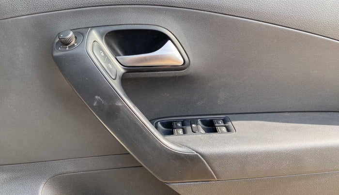 2014 Volkswagen Polo COMFORTLINE 1.2L, Petrol, Manual, 85,943 km, Driver Side Door Panels Control