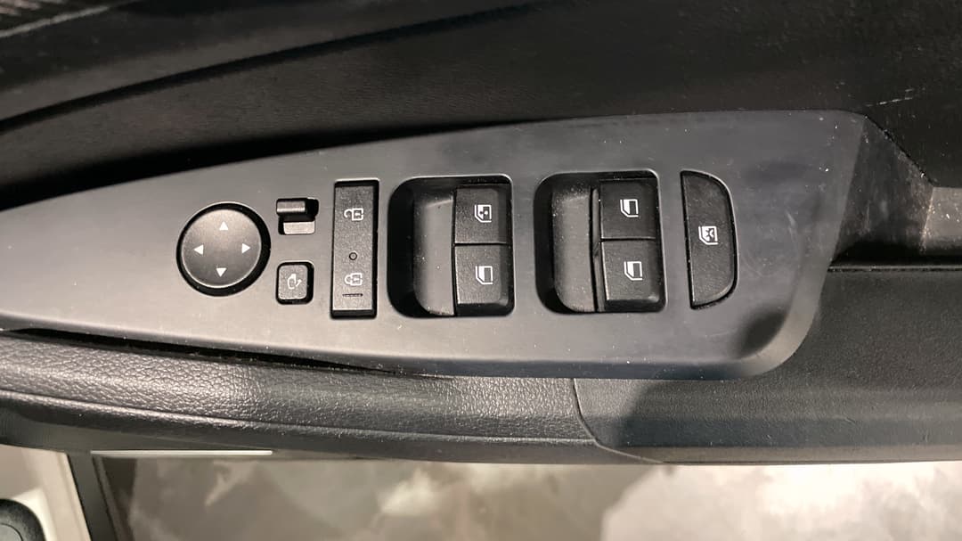 2022 Kia Sportage S (FWD), Automatic, 63018 km, Drivers Side Door Panel Controls