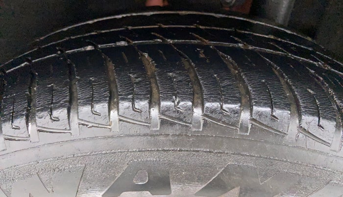 2016 Maruti Vitara Brezza VDI, Diesel, Manual, 53,209 km, Left Rear Tyre Tread
