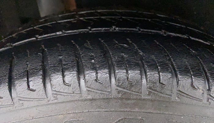 2016 Maruti Vitara Brezza VDI, Diesel, Manual, 53,209 km, Right Rear Tyre Tread