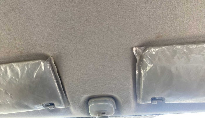 2018 Maruti Alto K10 VXI, Petrol, Manual, 31,048 km, Ceiling - Roof lining is slightly discolored