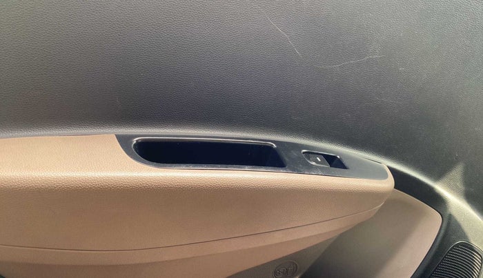 2018 Hyundai Grand i10 SPORTZ 1.2 KAPPA VTVT, Petrol, Manual, 93,392 km, Left rear window switch / handle - Switch/handle not functional