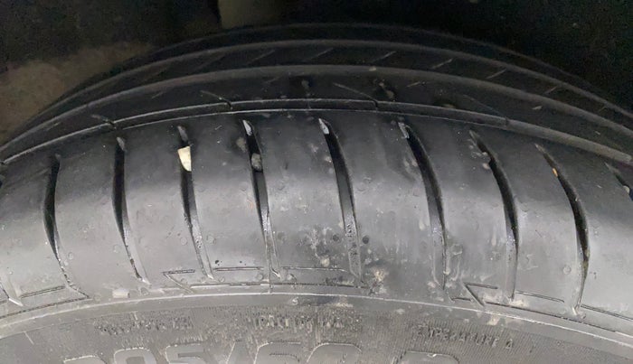 2018 Ford Ecosport TITANIUM 1.5L DIESEL, Diesel, Manual, 1,17,875 km, Right Rear Tyre Tread