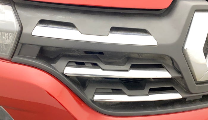 2021 Renault Kwid RXT 1.0 (O), Petrol, Manual, 25,994 km, Front bumper - Chrome strip damage