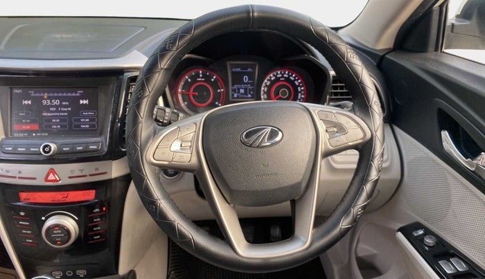 2021 Mahindra XUV300 W8 1.5 DIESEL, Diesel, Manual, 27,692 km, Steering Wheel Close Up