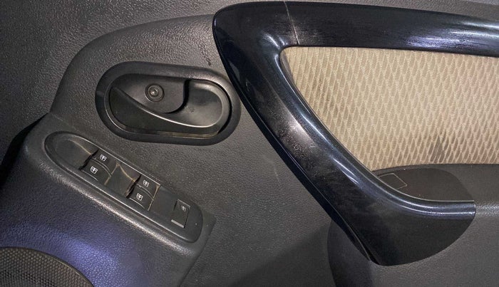 2015 Renault Duster RXL PETROL, Petrol, Manual, 47,468 km, Driver Side Door Panels Control